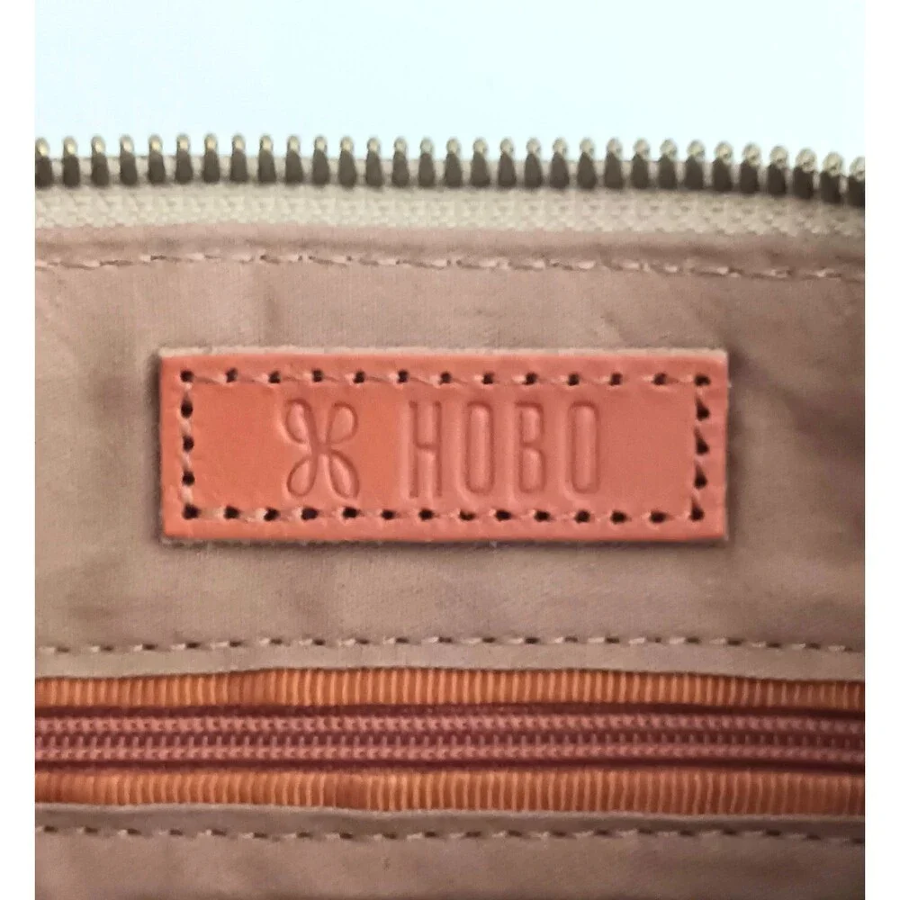 HOBO Sable Wristlet Bag Irish Cream Tan Leather Circle Handle 10X6